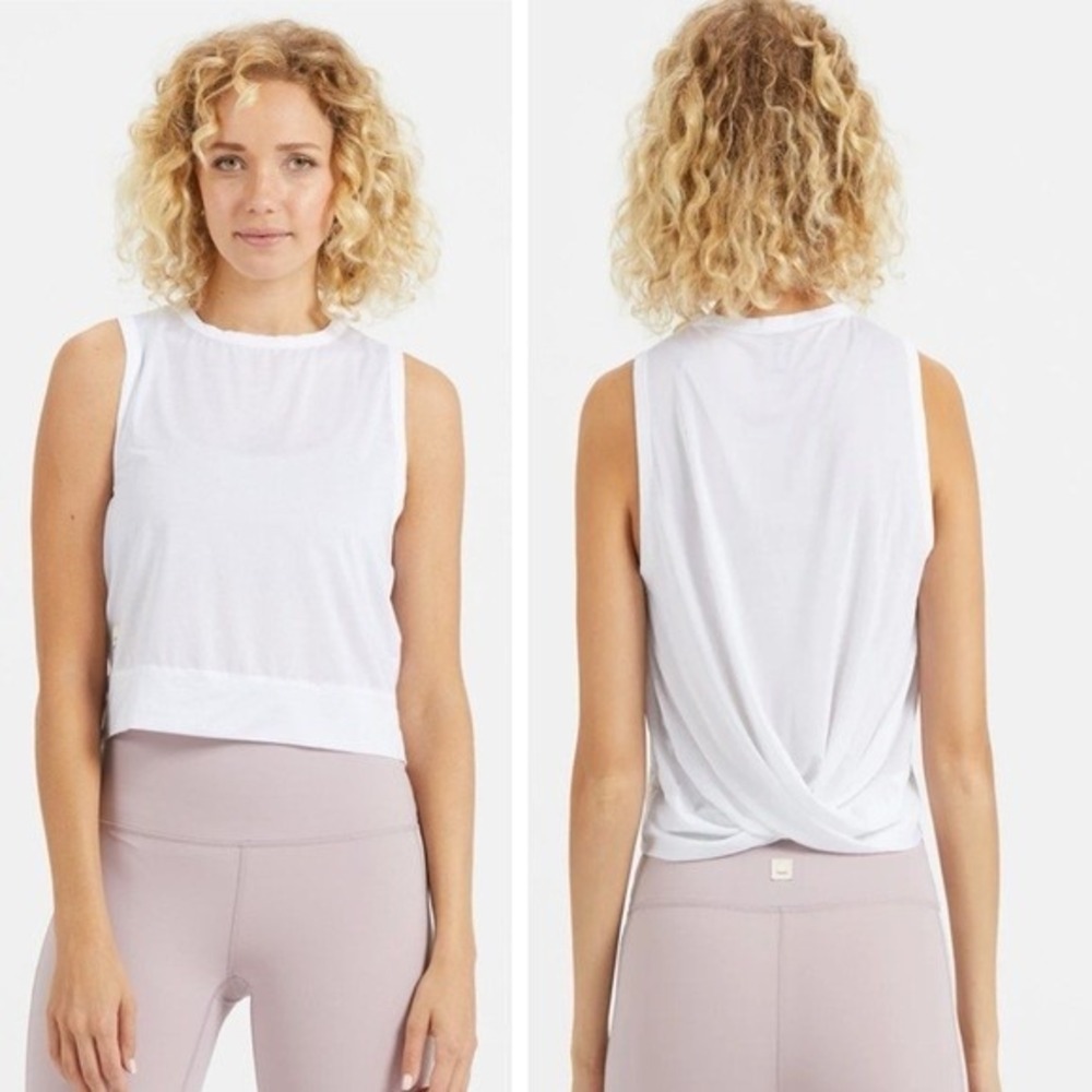 Vuori Women's White Crew Neck Twist Back Lizette Athletic Tank Top Size Medium